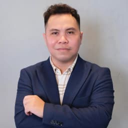 Trần Trung Hiếu — "F&B Coach" — chuyên gia tư vấn quán cà phê & nhà hàng cho chủ quán nhỏ